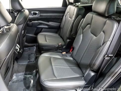 Used 2022 Kia Sorento SX image 11