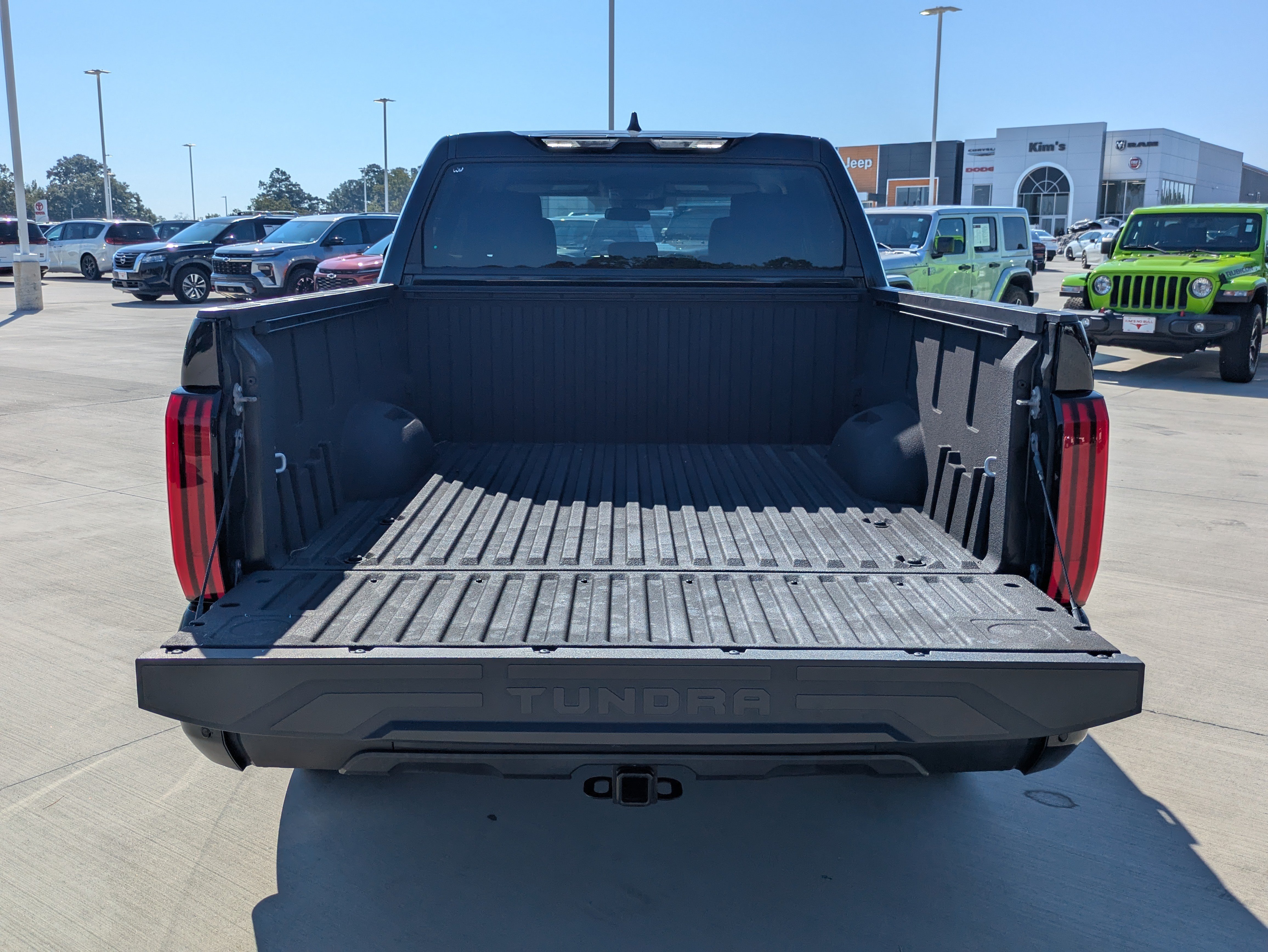 Used 2023 Toyota Tundra SR5 w/ SR5 Convenience Package AWD/4WD image 5