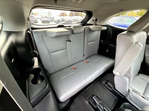 Used 2023 Toyota Highlander XLE image 17
