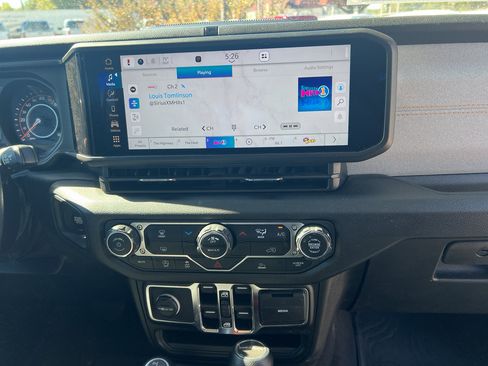 Used 2024 Jeep Gladiator Sport image 17