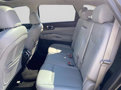 Certified 2021 Kia Sorento S w/ Panoramic Sunroof Package AWD/4WD image 18