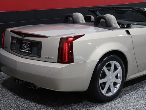 Used 2006 Cadillac XLR image 9