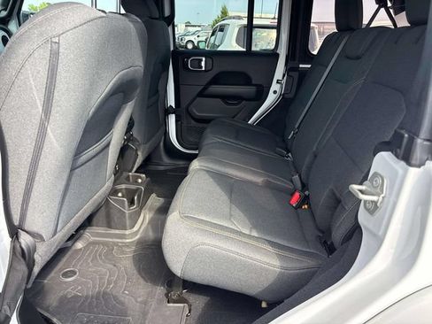 Used 2024 Jeep Wrangler Unlimited Sahara AWD/4WD image 15
