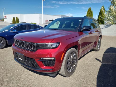 Used 2025 Jeep Grand Cherokee Summit image 1