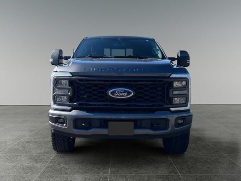 Used 2023 Ford F250 Lariat w/ Sport Appearance Package AWD/4WD image 2