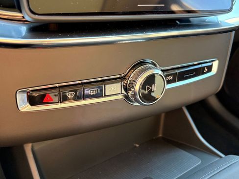 New 2026 Volvo XC90 B6 Ultra w/ Protection Package image 18