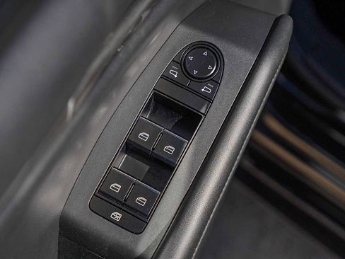 Used 2021 MAZDA MAZDA3 s image 24