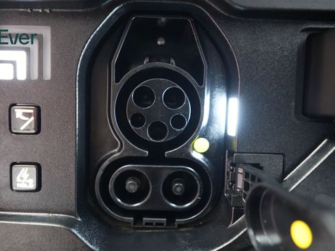 Used 2024 Kia EV9 Light Long Range RWD image 10