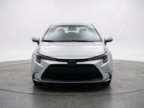 Used 2025 Toyota Corolla LE FWD image 2