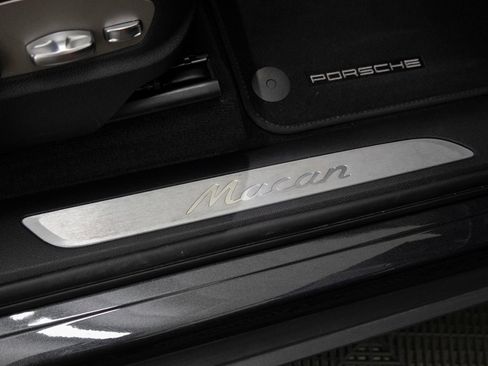 Certified 2026 Porsche Macan AWD/4WD image 27