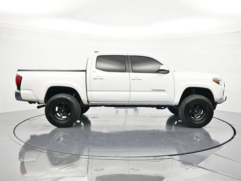 Used 2021 Toyota Tacoma SR5 AWD/4WD image 4