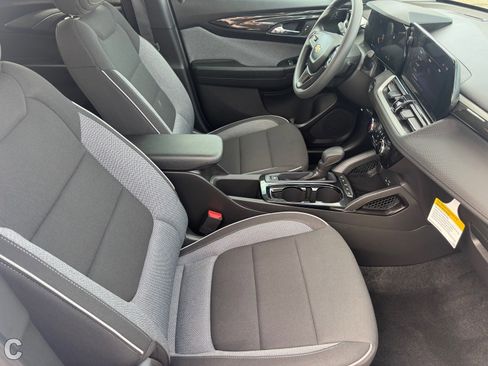 Certified 2026 Chevrolet TrailBlazer LT w/ Driver Confidence Package image 12