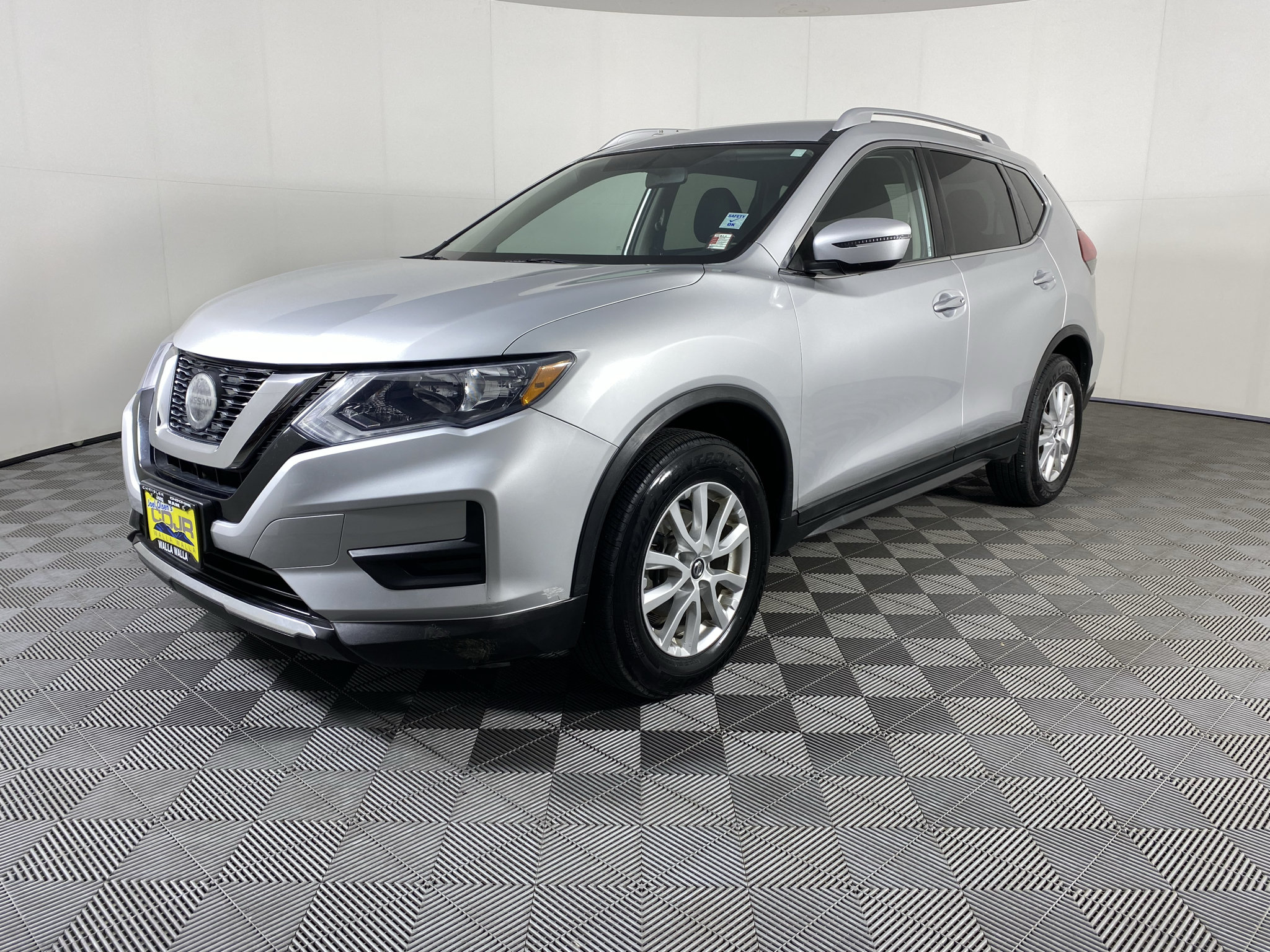 Used 2018 Nissan Rogue SV AWD/4WD image 3