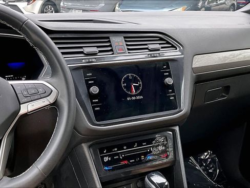 Certified 2022 Volkswagen Tiguan SE image 7