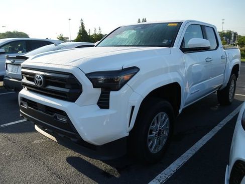 Used 2024 Toyota Tacoma SR5 RWD image 3