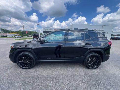 Used 2023 GMC Terrain SLT w/ Tech Package AWD/4WD image 8