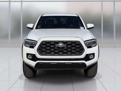 Used 2021 Toyota Tacoma TRD Off-Road w/ Technology Package image 9