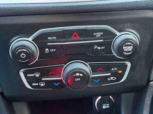 Used 2019 Dodge Charger SXT w/ Plus Group image 27