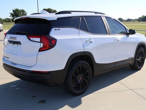 Used 2023 GMC Terrain SLE w/ Driver Convenience Package FWD image 7