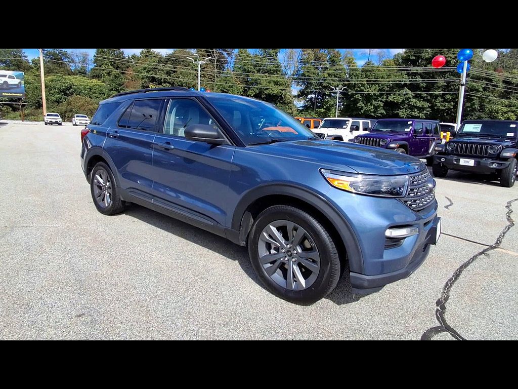 Used 2021 Ford Explorer XLT w/ Equipment Group 202A AWD/4WD image 2