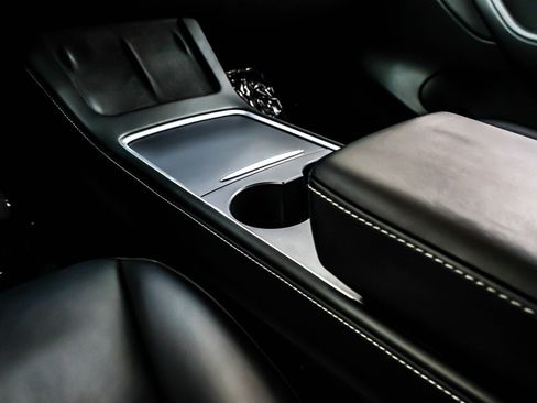 Used 2021 Tesla Model Y Long Range image 5