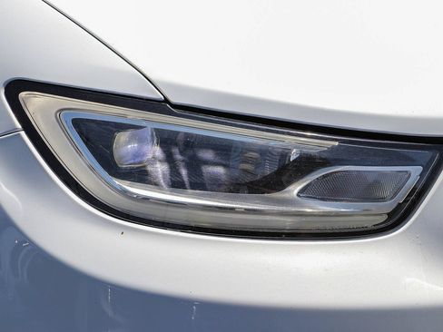 Used 2024 Chrysler Pacifica Limited FWD image 4