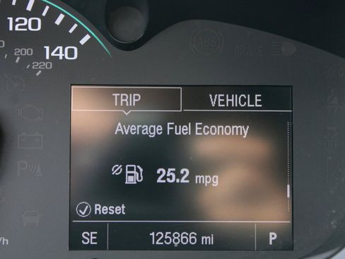 Used 2018 Chevrolet Trax LT w/ LT Convenience Package AWD/4WD image 25