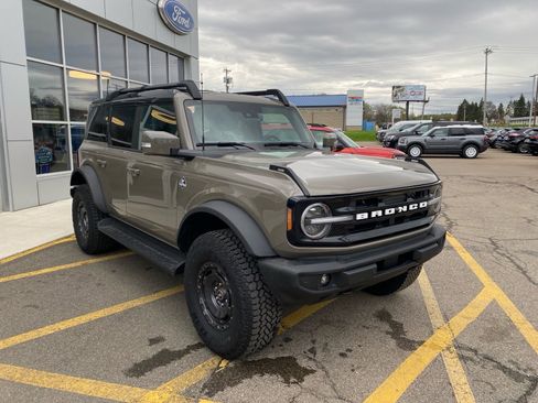 Used 2025 Ford Bronco Outer Banks w/ Sasquatch Package AWD/4WD image 7