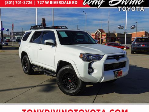 Certified 2022 Toyota 4Runner SR5 Premium image 1