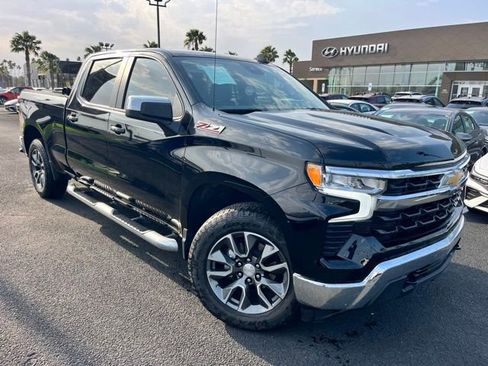Used 2022 Chevrolet Silverado 1500 LT AWD/4WD image 1