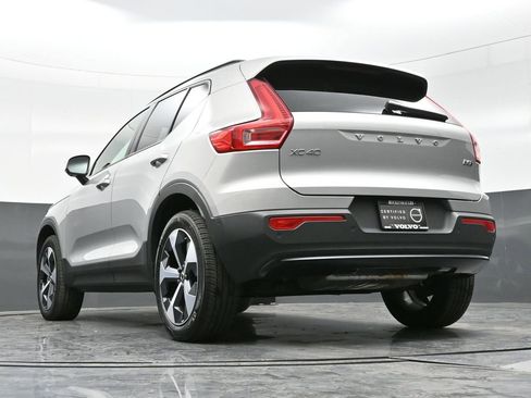 Used 2024 Volvo XC40 B5 Plus image 12