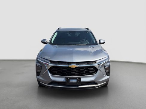 New 2026 Chevrolet Trax LT FWD image 2