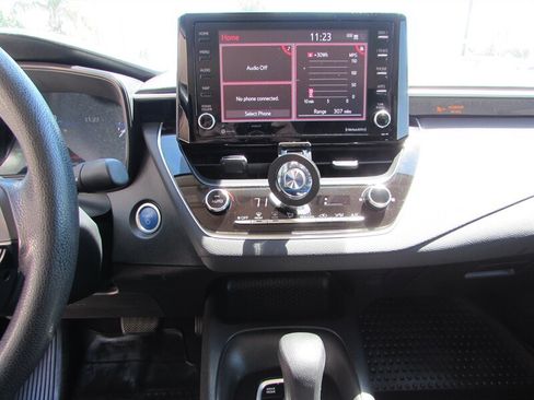 Used 2022 Toyota Corolla LE FWD image 17