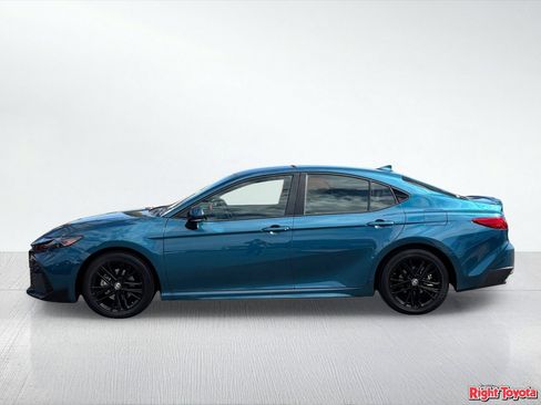 Used 2025 Toyota Camry SE FWD image 3