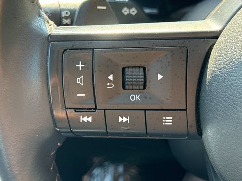 Used 2025 Nissan Pathfinder SV FWD image 30