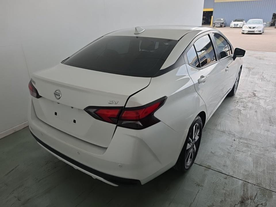 Used 2020 Nissan Versa SV FWD image 3