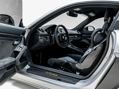 Used 2023 Porsche 718 Cayman GT4 RS RWD image 3