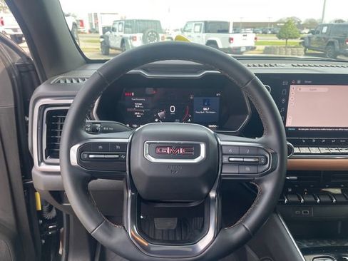 Used 2024 GMC Canyon AT4 image 9