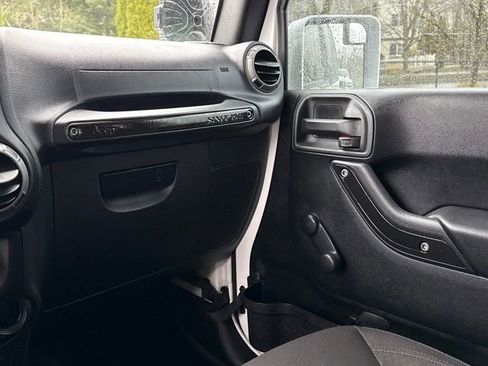 Used 2017 Jeep Wrangler Sport image 27