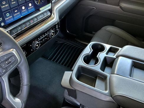 Used 2023 Chevrolet Silverado 1500 LT AWD/4WD image 18