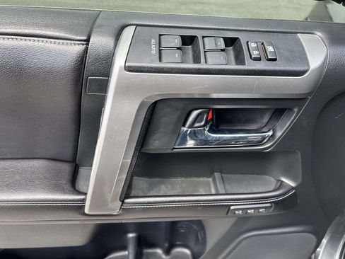 Used 2016 Toyota 4Runner Limited AWD/4WD image 18