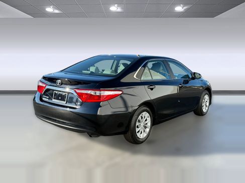 Used 2017 Toyota Camry LE image 9