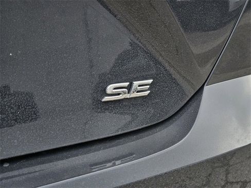 Used 2025 Toyota Camry SE image 7