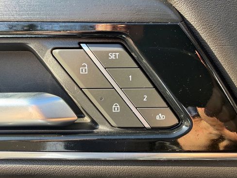 Used 2025 GMC Yukon Denali image 12