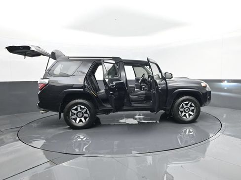 Used 2022 Toyota 4Runner TRD Off-Road Premium AWD/4WD image 31