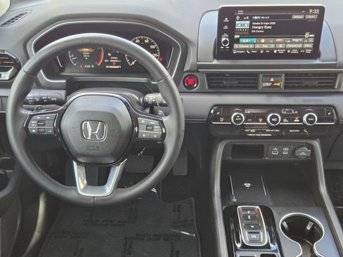 Certified 2025 Honda Pilot Touring image 23