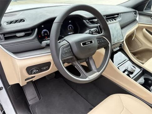 New 2025 Jeep Grand Cherokee L Limited image 10