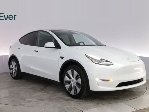 Used 2023 Tesla Model Y Long Range image 13