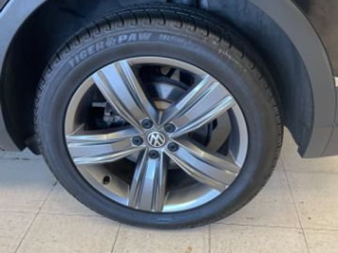 Used 2020 Volkswagen Tiguan SEL FWD image 27