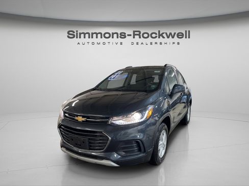 Used 2021 Chevrolet Trax LT w/ LT Convenience Package image 1